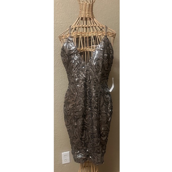 VENUS Dresses & Skirts - Venus‎ Sequin Swirl Cocktail Dress Taupe Silver V-Neck Bodycon Women 14 Party